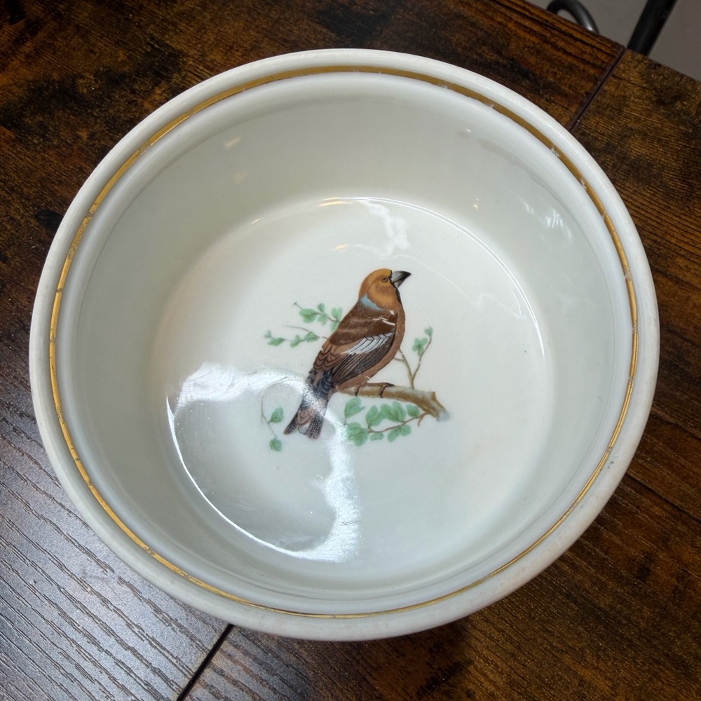 LOUIS LOURIOUX LE FAUNE BIRDS SOUFFLE DISH 6"  WHITE WITH GOLD TRIM